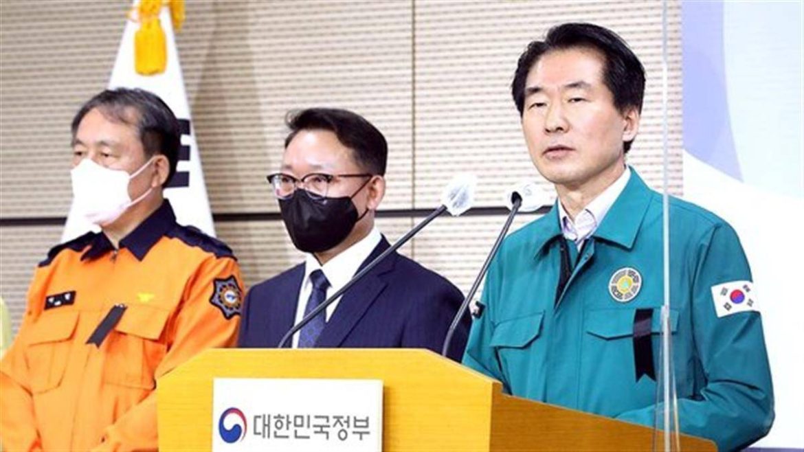 한국 정부는 세금을 동원하여 압사 사고 희생자 유족에게 위로금을 지급할 것이며, 5만 명이 넘는 민중들이 반대를 청원했다